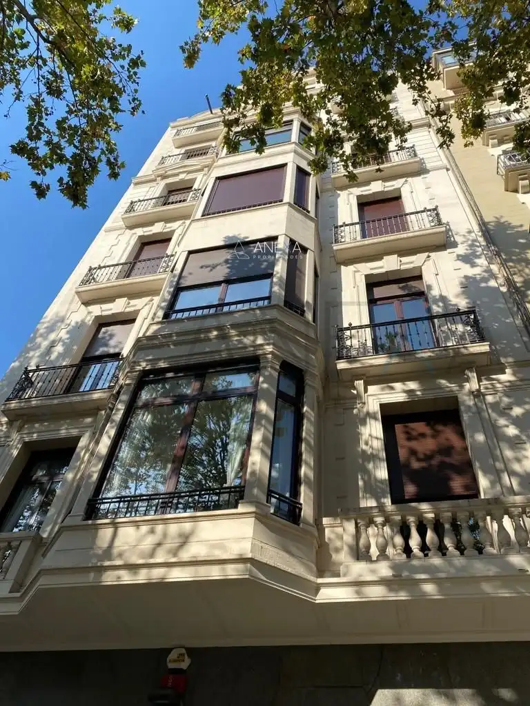 Außenansicht von Wohnung zum Verkauf in Barcelona mit Klimaanlage