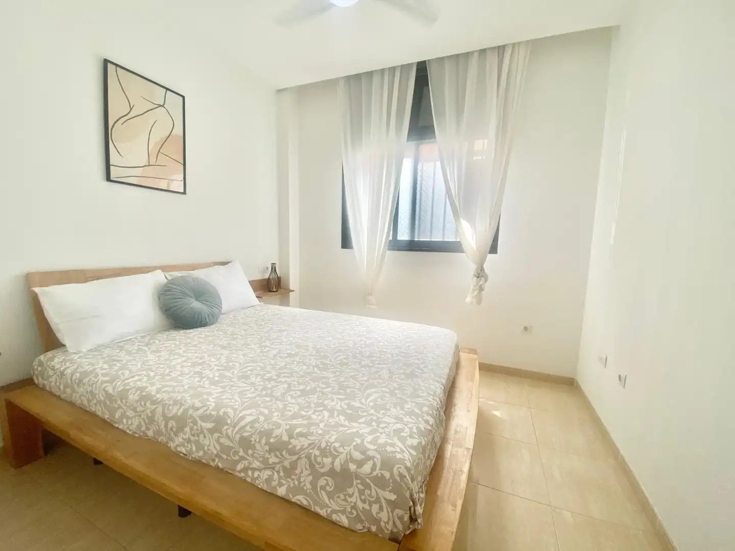 Dormitori de Apartament de lloguer en El Campello amb Piscina, Moblat i Rentadora