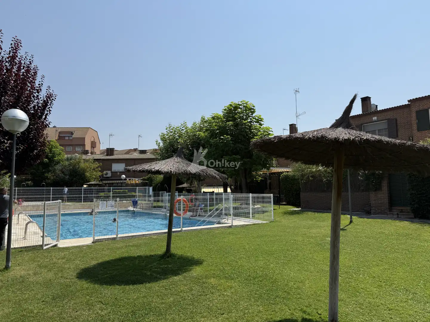 Piscina de Casa adosada en venda en Majadahonda amb Aire condicionat, Calefacció i Jardí privat