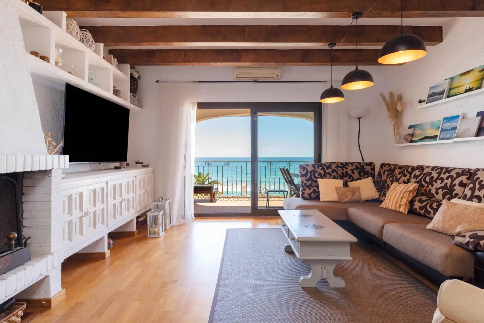 Sala d'estar de Casa o xalet en venda en El Vendrell amb Parquet, Terrassa i Balcó