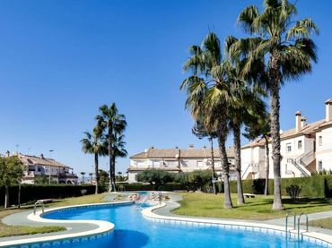 Villa mit Pool zum Verkauf in Nueva Torrevieja - Aguas Nuevas