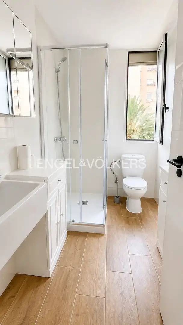 Baño de Piso de alquiler en Valencia con Calefacción y Amueblado