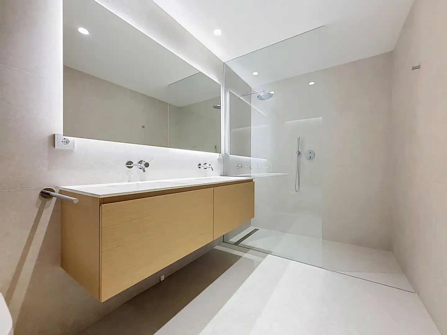 Bathroom of Apartments for sale in Benahavís  with Air Conditioner, Terrace and Storage room