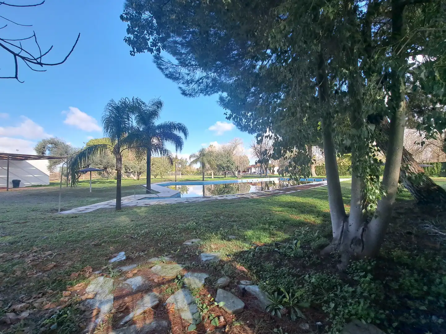 Vista exterior de Casa o xalet en venda en Dos Hermanas amb Aire condicionat, Jardí privat i Terrassa