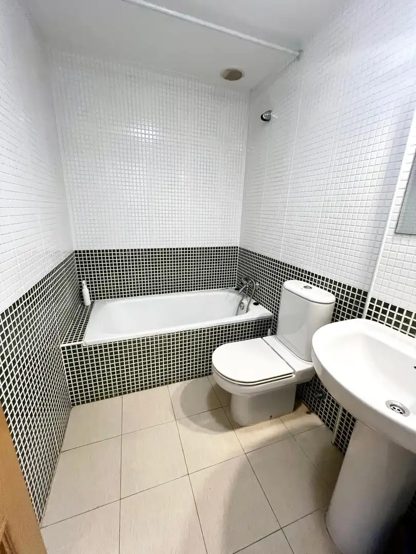 Bathroom of Flat for sale in Málaga  with Private garden, Storage room and Community pool