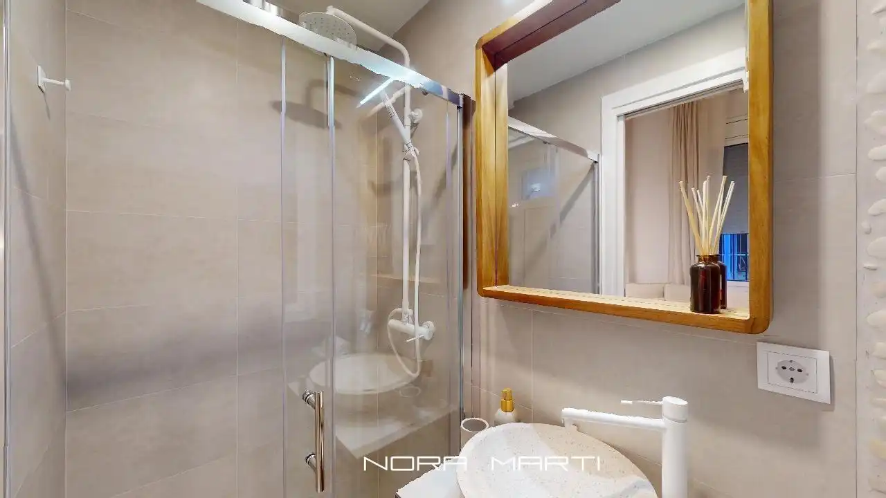 Baño de Planta baja en venta en Barcelona con Aire acondicionado, Calefacción y Amueblado