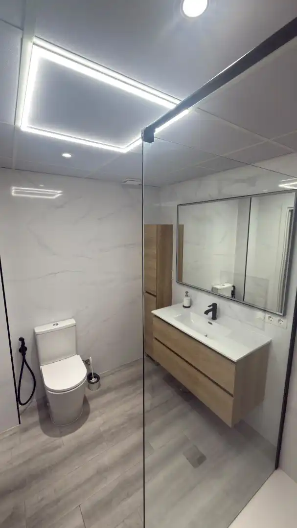 Badezimmer von Wohnung zur Miete in Centro