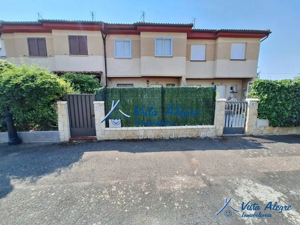 Vista exterior de Casa adosada en venda en Anguciana amb Calefacció, Jardí privat i Traster
