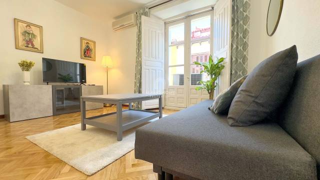 Piso en Alquiler en Calle de Luna en Universidad - Malasaña