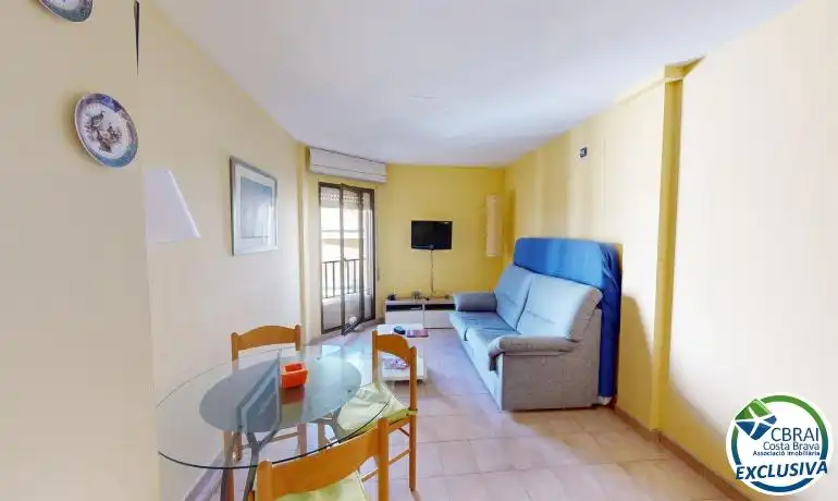 Habitación de Local en venta en Roses con Amueblado