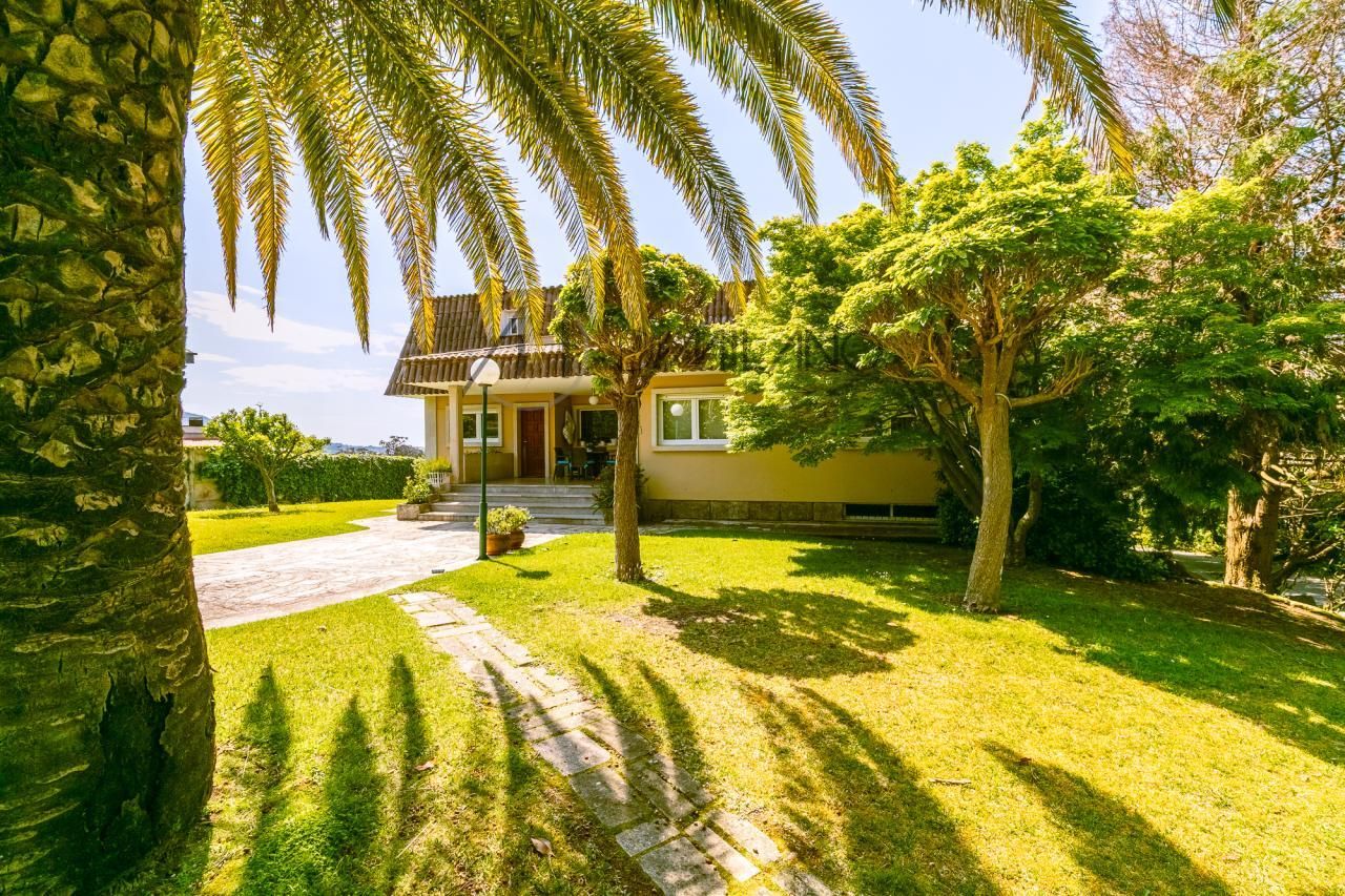 Exterior view of House or chalet for sale in Vigo   with Heating, Private garden and Parquet flooring