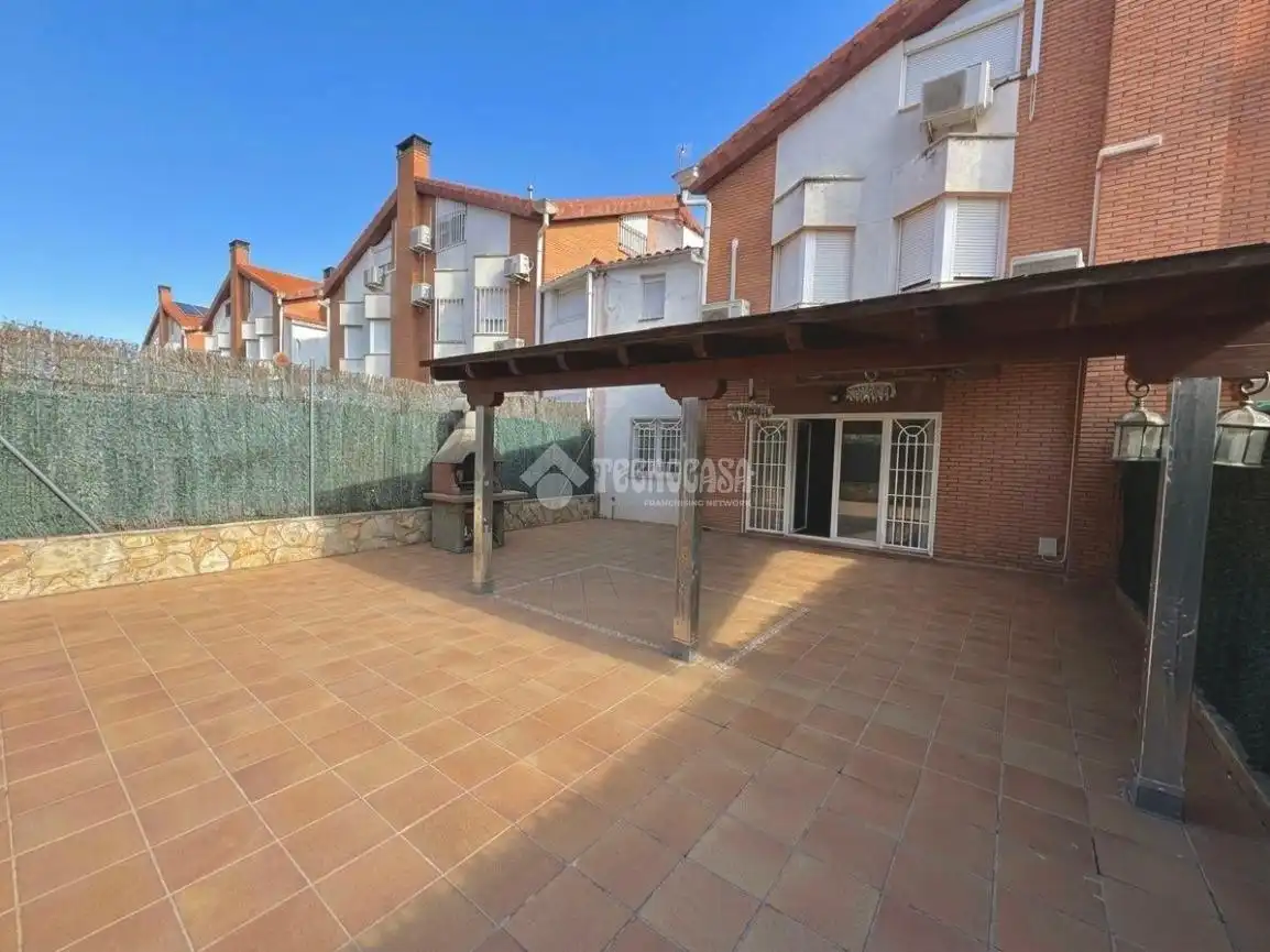 Doppelhaushälfte zum Verkauf in Torrejón de la Calzada