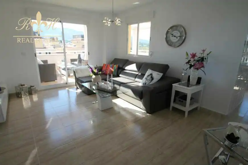 Sala de estar de Ático de alquiler en L'Alfàs del Pi con Aire acondicionado, Terraza y Piscina