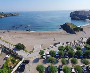 Vista exterior de Dúplex en venda en Castro-Urdiales amb Terrassa, Piscina i Balcó