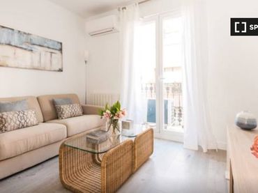 Appartamento con balcone in affitto a Centro