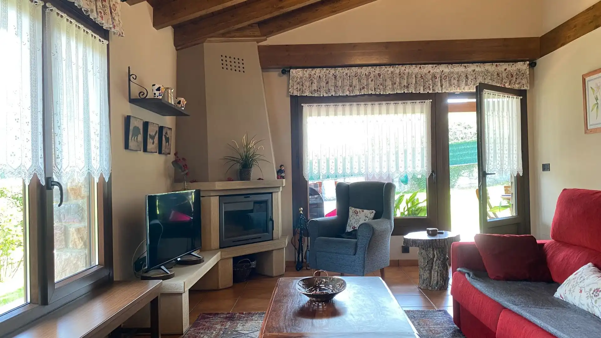 Sala d'estar de Casa o xalet en venda en Parres amb Calefacció, Jardí privat i Traster