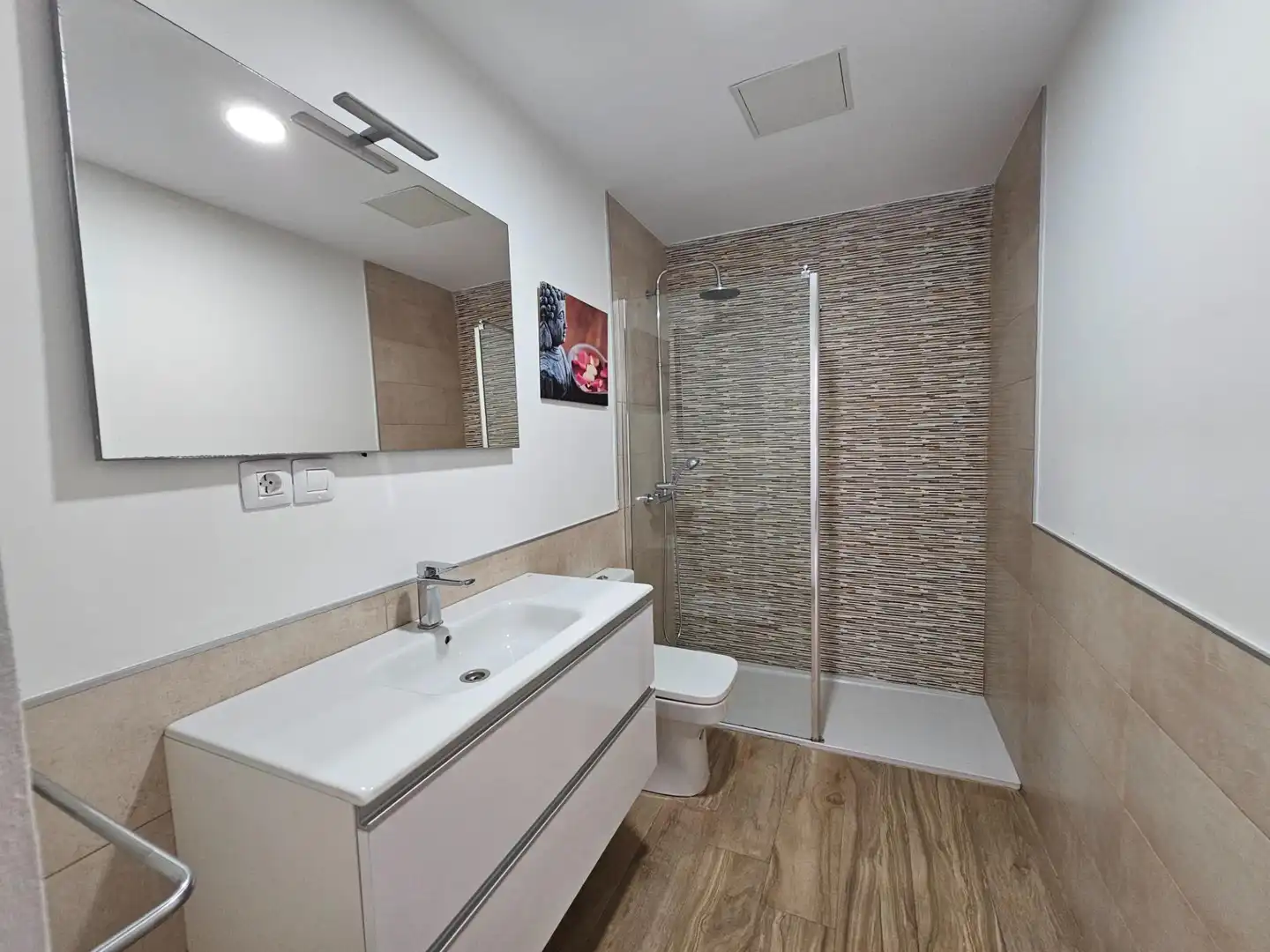 Baño de Piso de alquiler en Las Palmas de Gran Canaria con Aire acondicionado, Parquet y Balcón