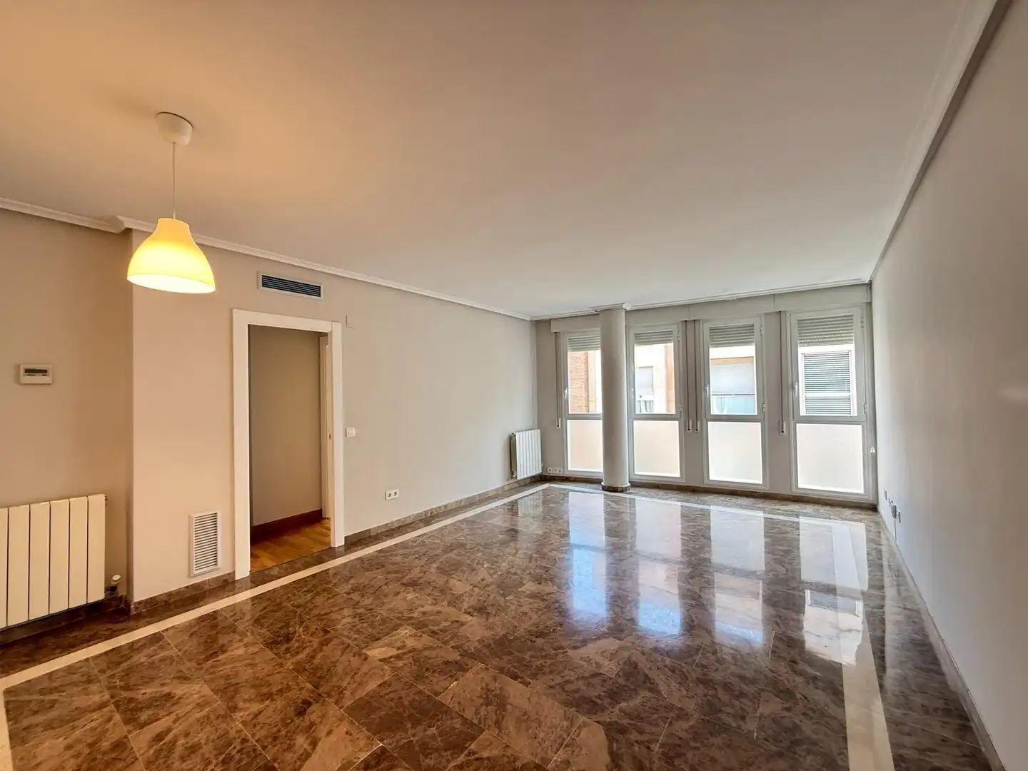 Sala de estar de Piso de alquiler en Zaragoza con Aire acondicionado, Calefacción y Parquet