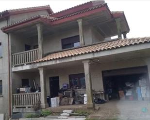 Vista exterior de Casa o xalet en venda en Mos amb Jardí privat, Terrassa i Balcó