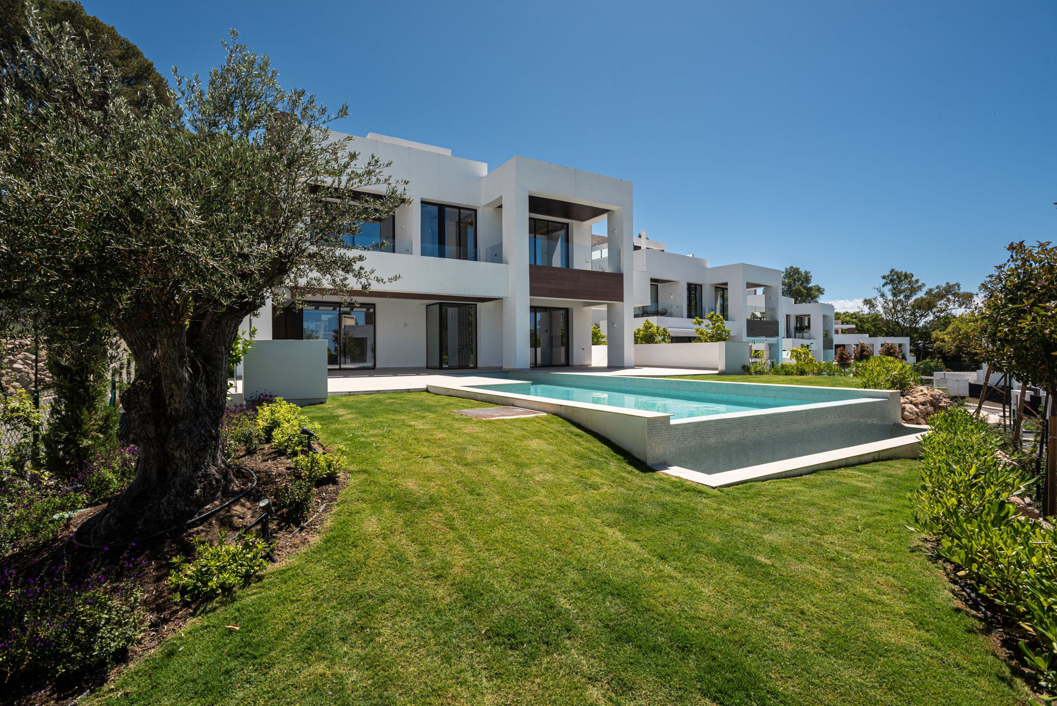 Exterior view of House or chalet for sale in Marbella  with Air Conditioner, Heating and Private garden