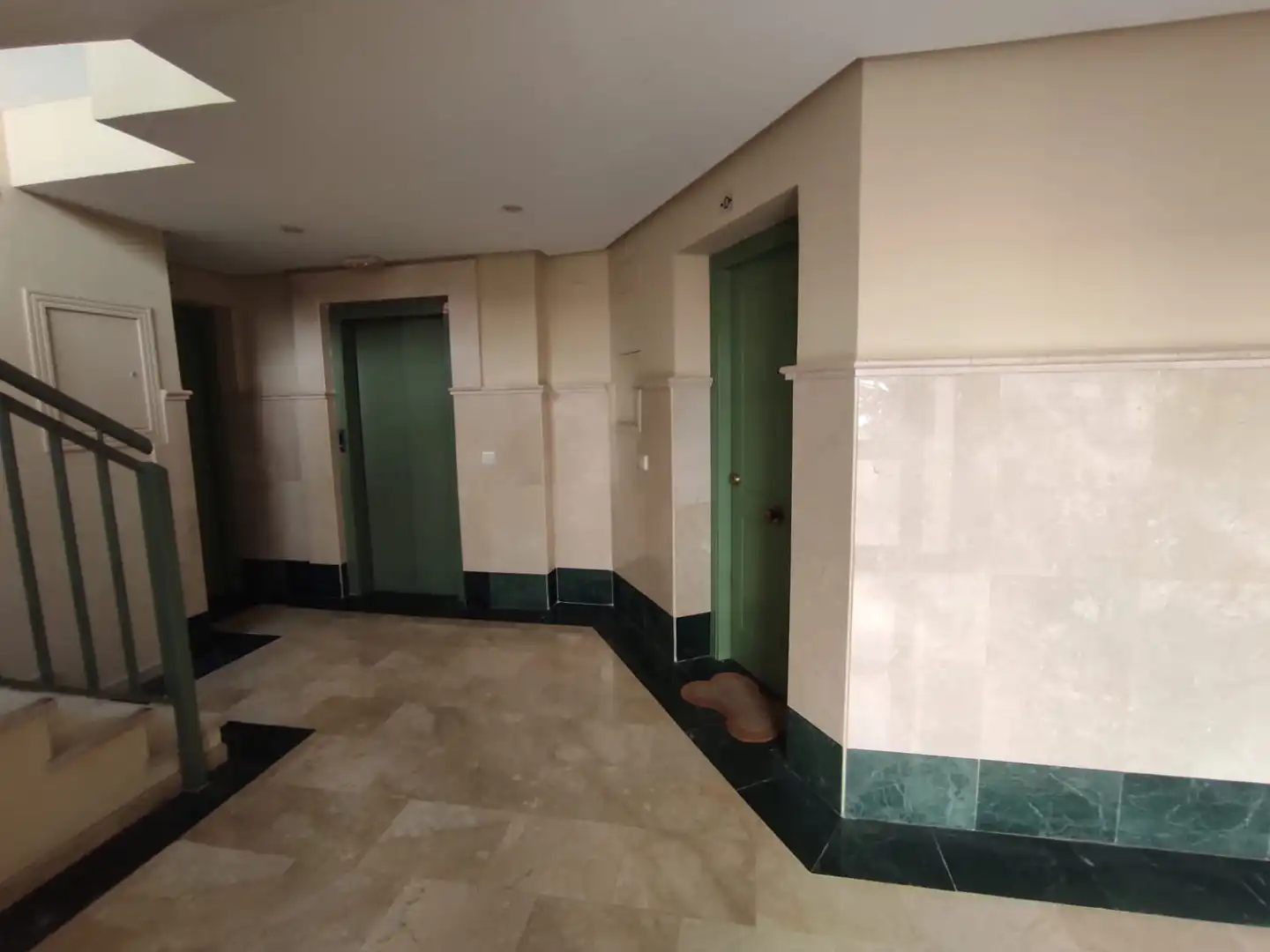 Piso en venta en Marbella con Calefacción, Terraza y Horno