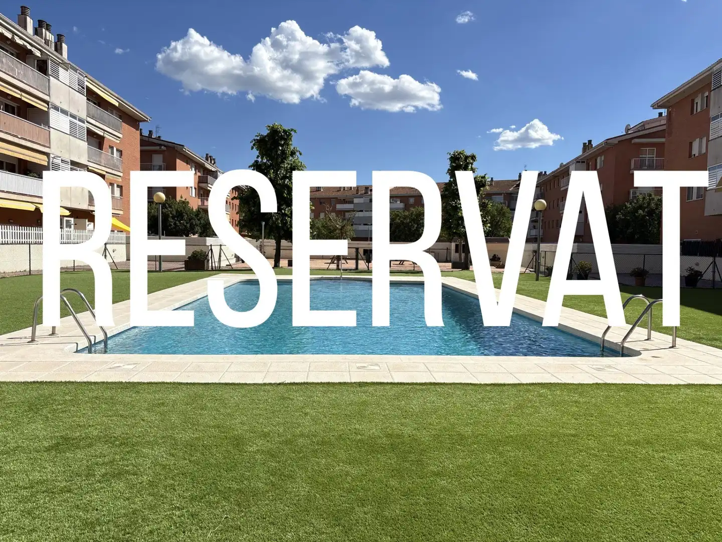 Piscina de Piso en venta en Canovelles con Aire acondicionado, Calefacción y Balcón
