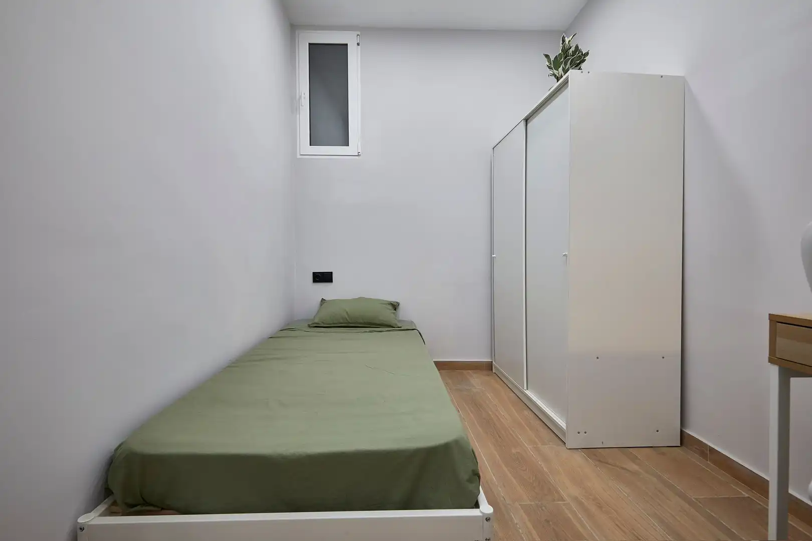 Bedroom of Flat for sale in Barcelona  with Air Conditioner and Parquet flooring