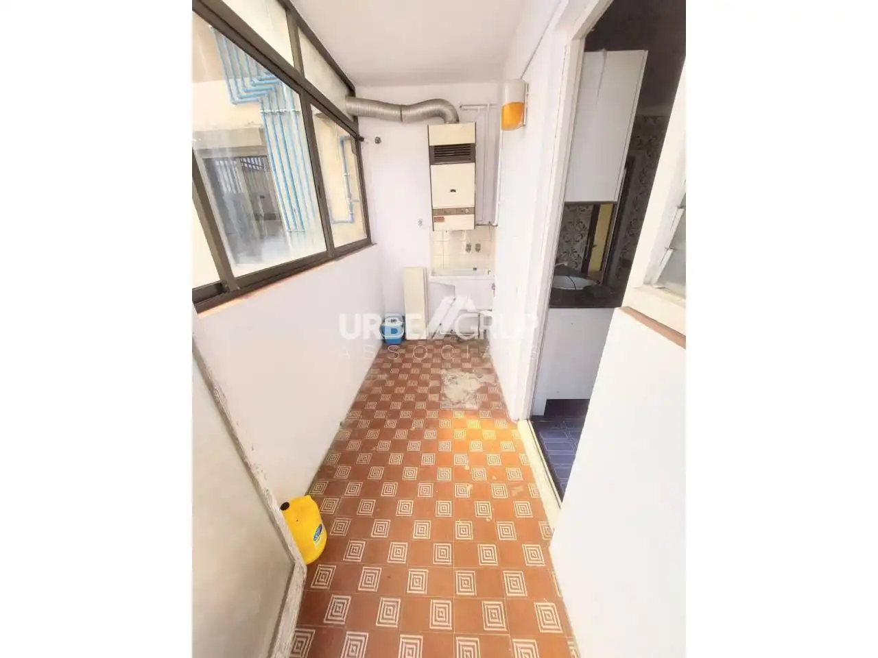 Piso en venta en Terrassa con Calefacción, Terraza y Alarma