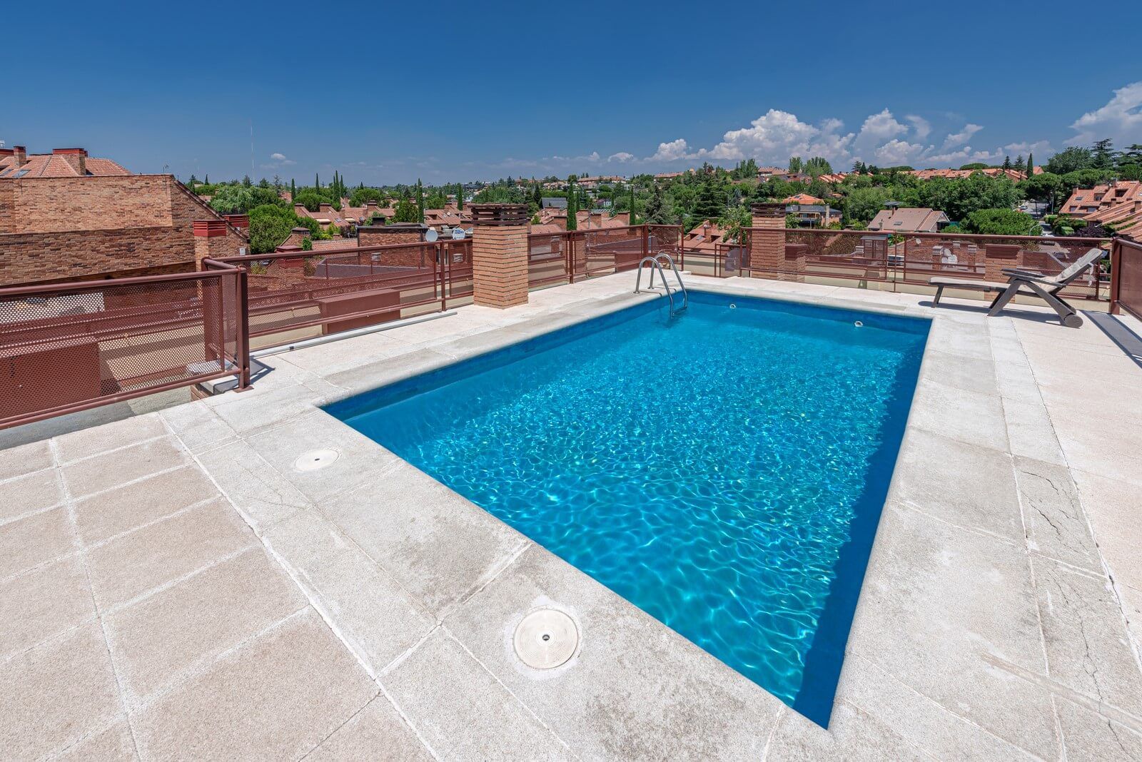 Swimming pool of Flat for sale in Majadahonda  with Parquet flooring