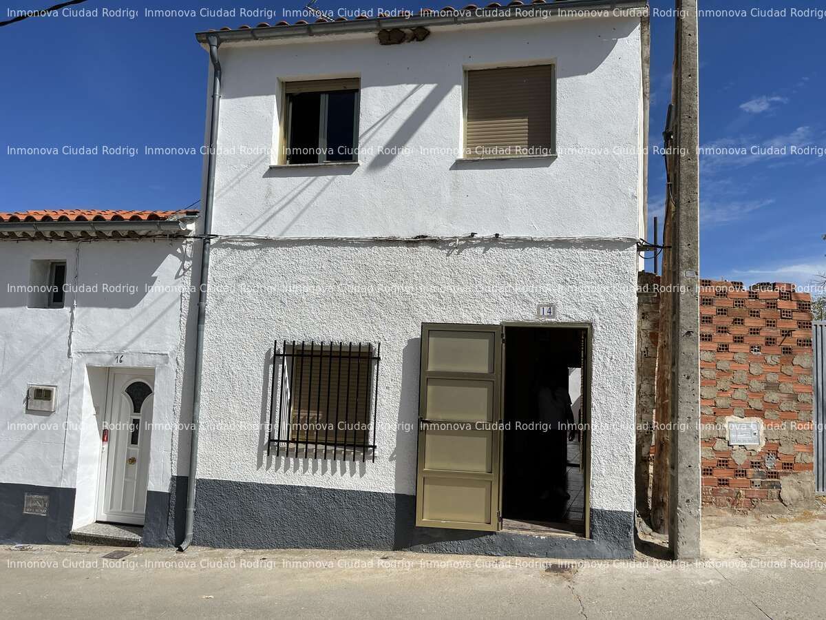 Exterior view of House or chalet for sale in Arabayona de Mógica