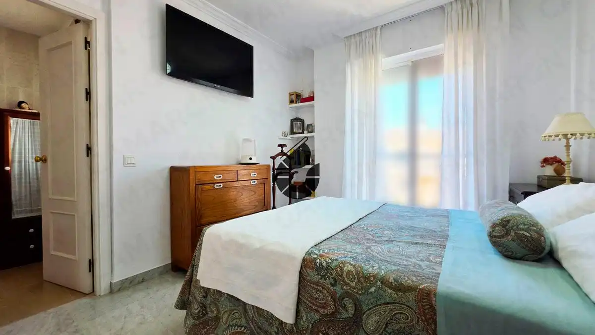 Habitación de Casa adosada en venta en Castilleja de la Cuesta con Aire acondicionado y Balcón