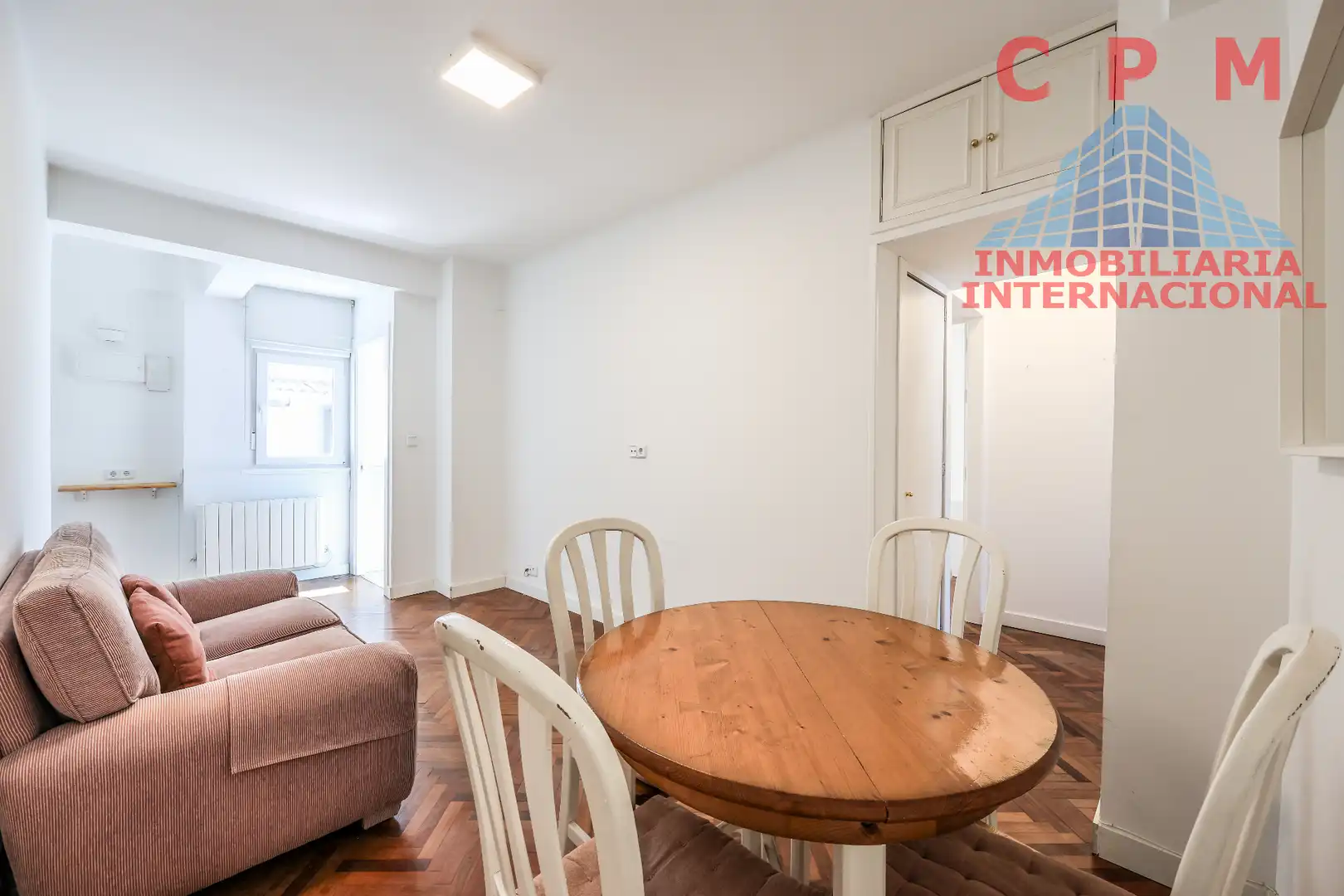 Wohnzimmer von Wohnung zur Miete in Madrid mit Parkett, Möbliert und Ofen