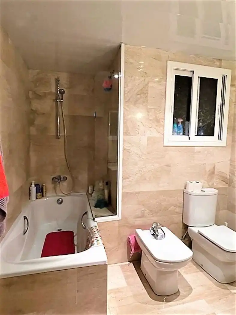Baño de Casa o chalet en venta en Sant Boi de Llobregat con Aire acondicionado, Terraza y Trastero