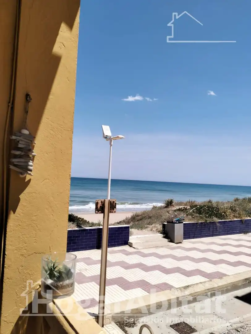 Vista exterior de Casa o xalet en venda en Sueca amb Calefacció, Terrassa i Traster