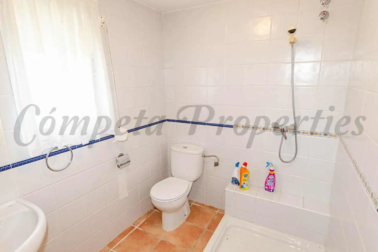 Bany de Casa o xalet en venda en Canillas de Albaida amb Jardí privat, Terrassa i Traster