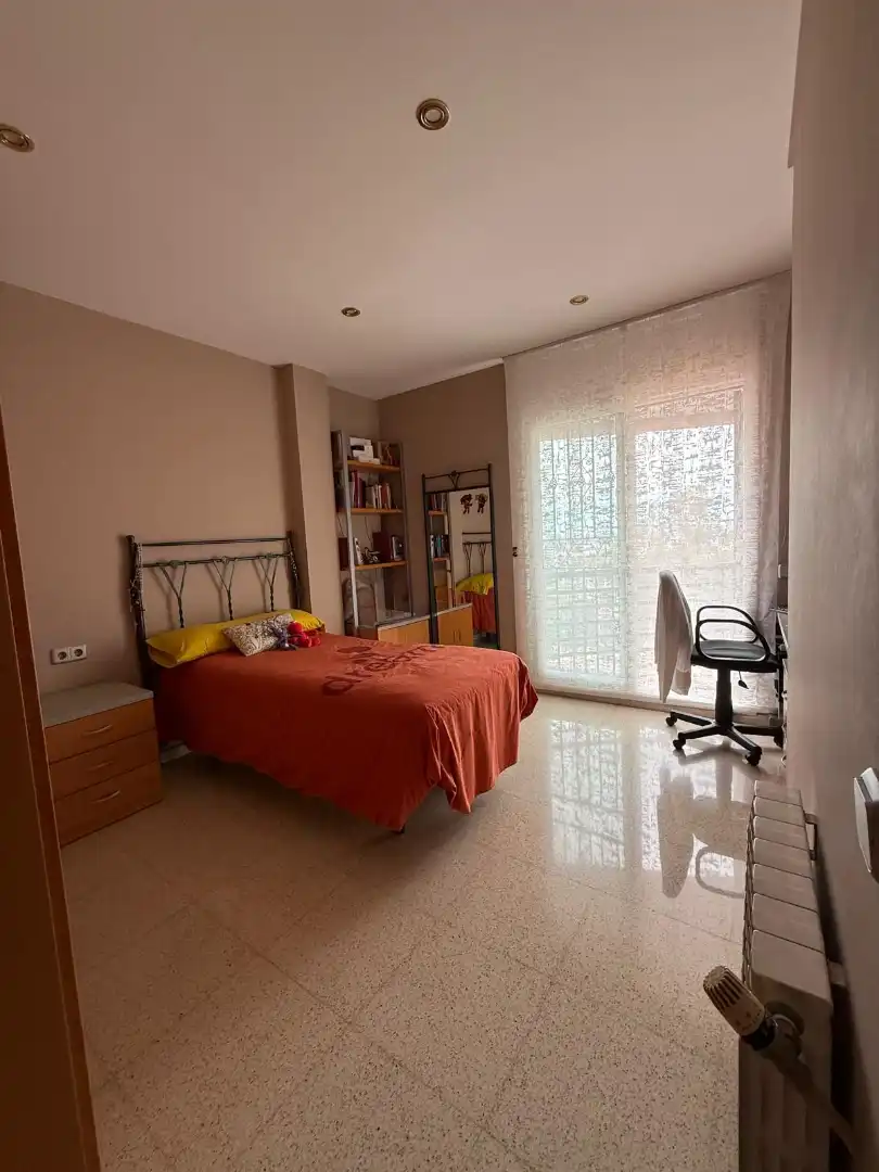 Schlafzimmer von Haus oder Chalet zum Verkauf in Santa Coloma de Gramenet mit Klimaanlage, Heizung und Terrasse