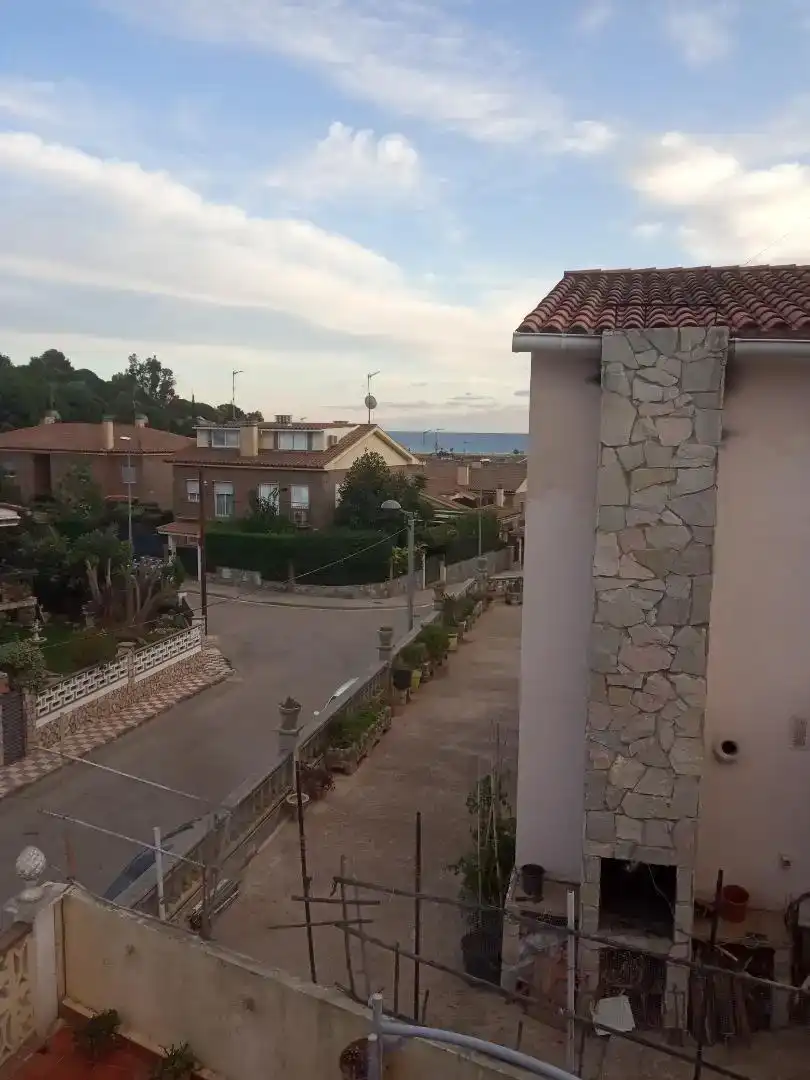 Vista exterior de Piso para compartir en Pineda de Mar con Jardín privado, Trastero y Lavadora