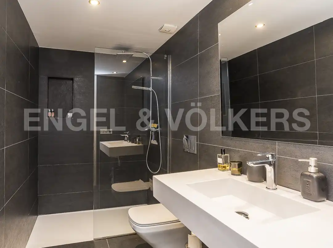 Badezimmer von Wohnung zur Miete in Barcelona mit Klimaanlage, Heizung und Möbliert