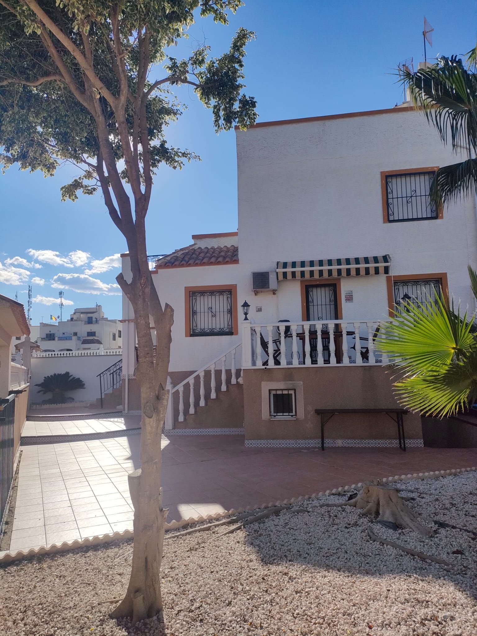 Vista exterior de Casa o xalet de lloguer en Orihuela amb Aire condicionat, Calefacció i Jardí privat