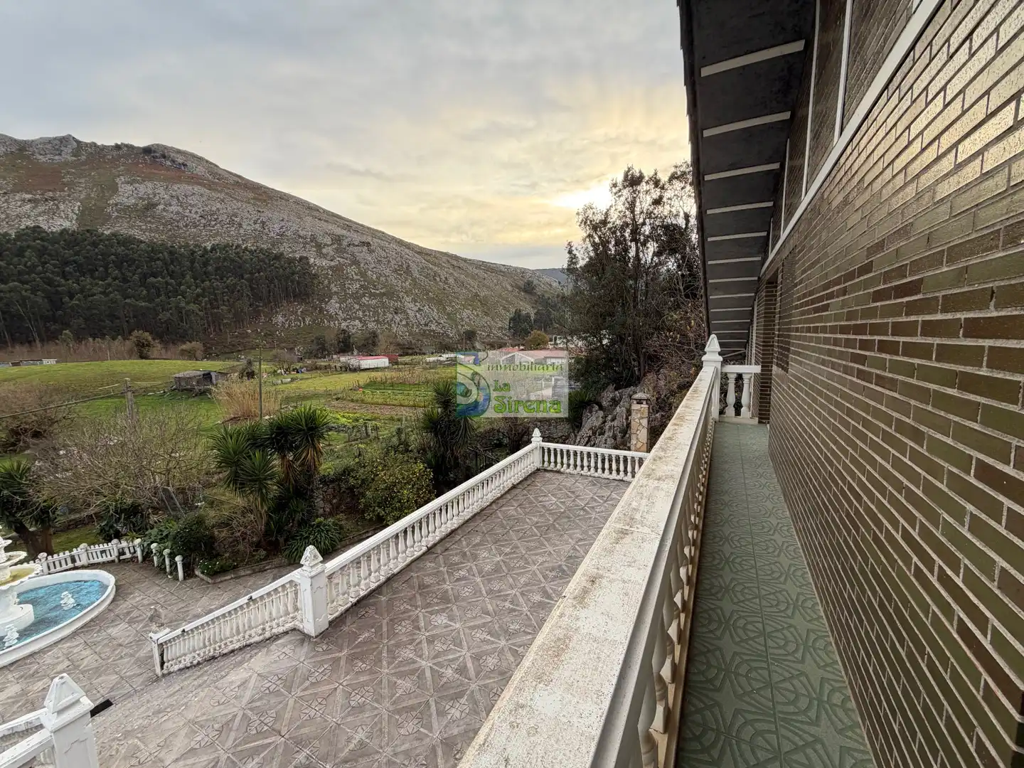 Vista exterior de Casa o chalet en venta en Castro-Urdiales con Calefacción, Jardín privado y Terraza