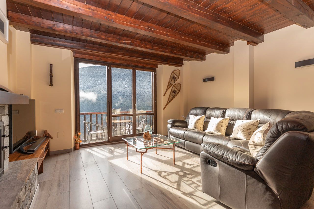 Sala de estar de Dúplex en venta en Vielha e Mijaran con Calefacción, Jardín privado y Parquet