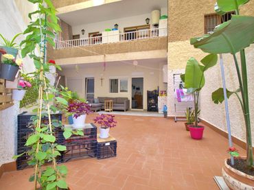 Apartament amb balcó en venda a Elche ciudad
