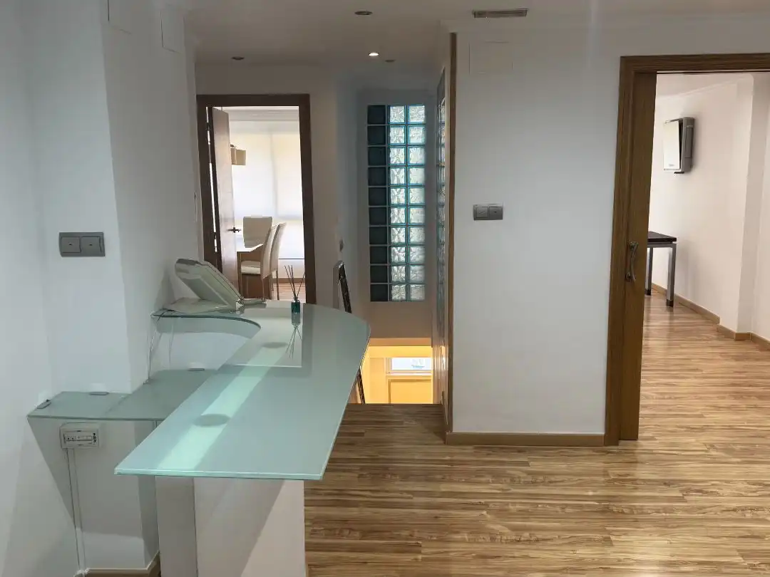 Oficina de alquiler en Elche / Elx con Aire acondicionado, Calefacción y Balcón