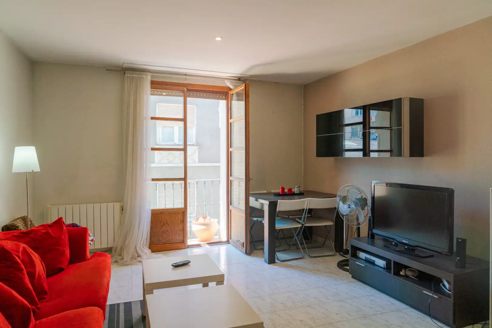 Living room of Flat for sale in Zaragoza  with Heating, Furnished and Oven