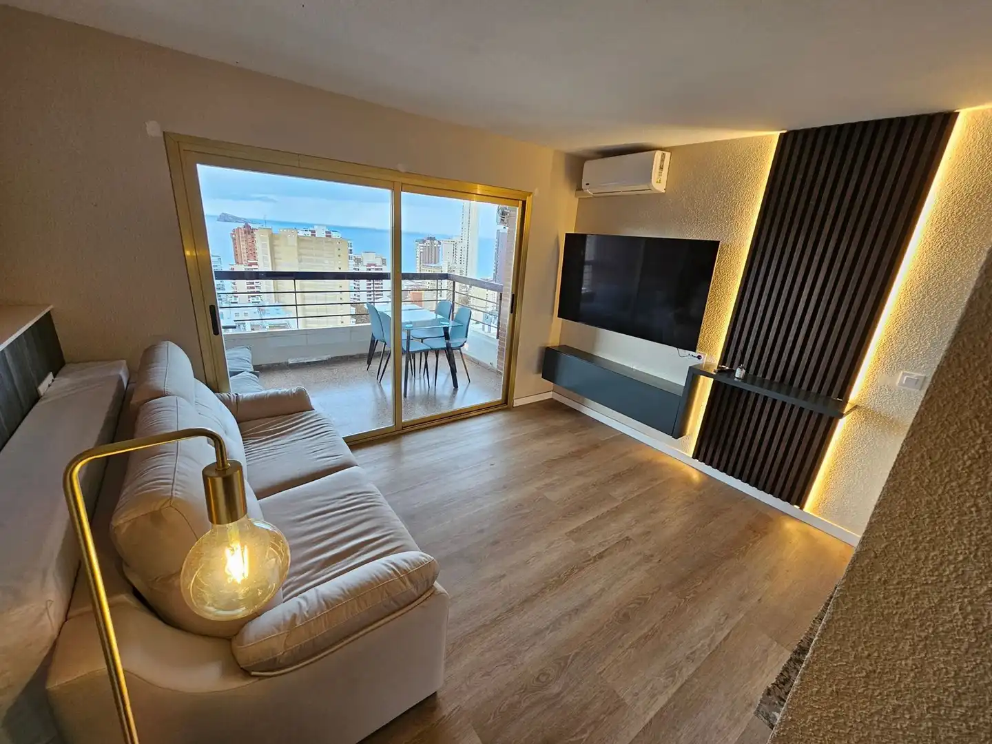 Wohnzimmer von Wohnung zur Miete in Benidorm mit Klimaanlage, Heizung und Terrasse