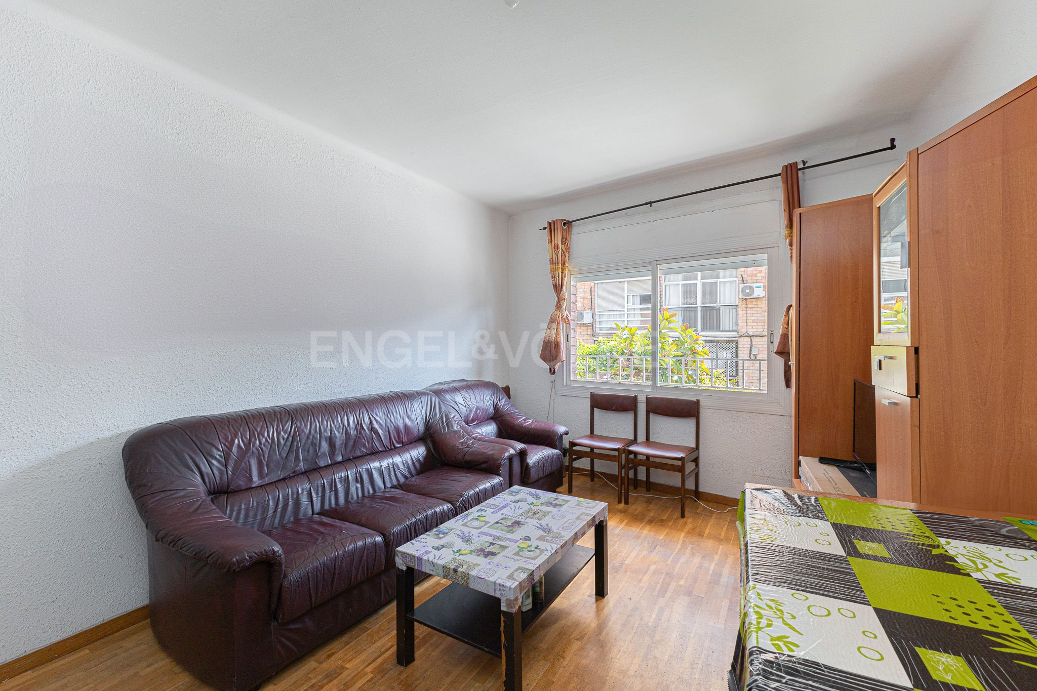 Sala d'estar de Apartament en venda en Cornellà de Llobregat amb Calefacció i Parquet