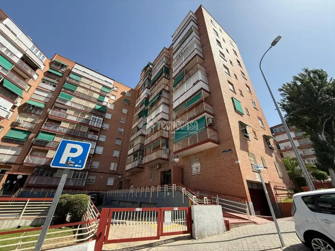 Vista exterior de Piso en venta en Madrid