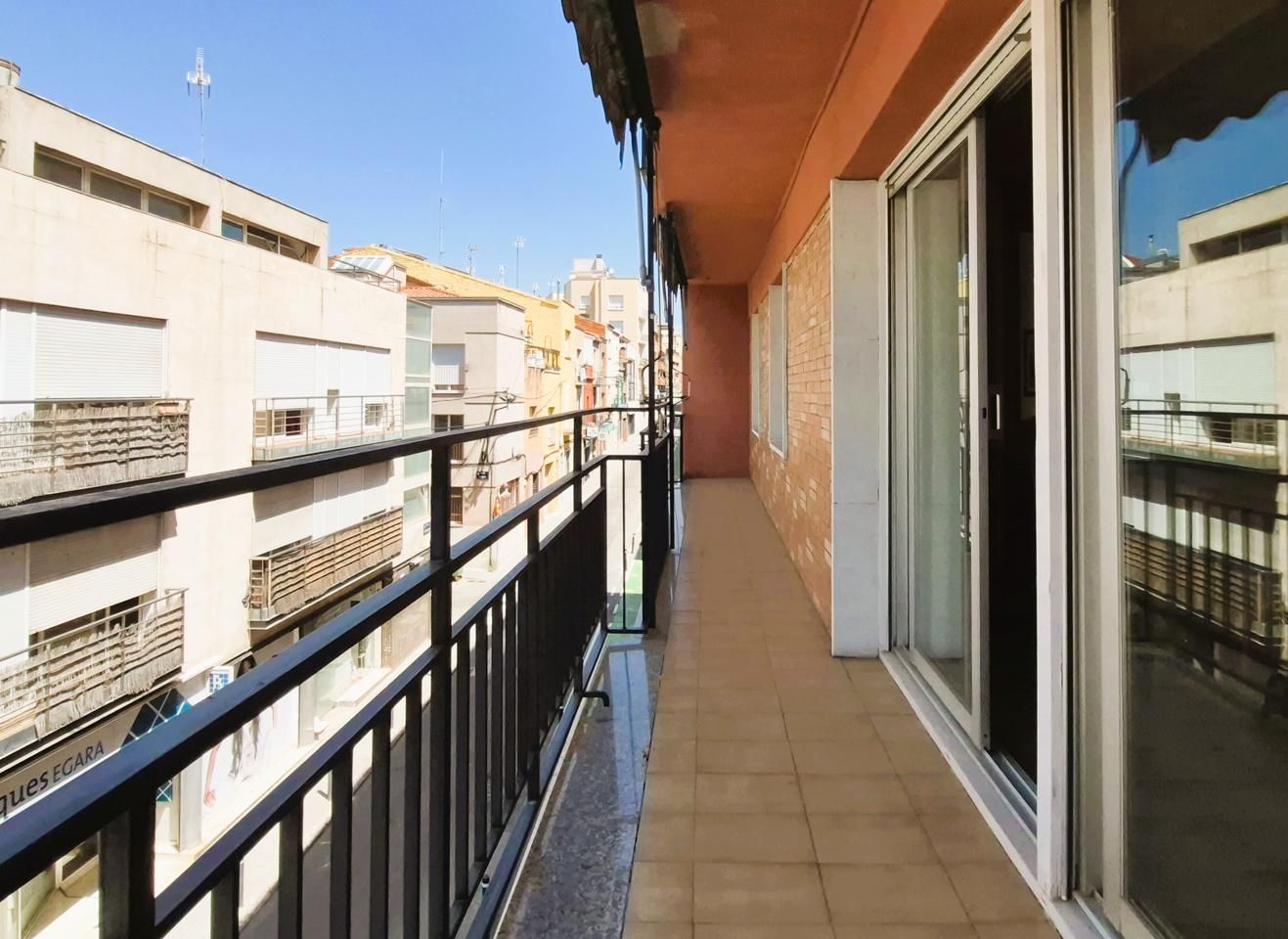 Exterior view of Flat for sale in Terrassa  with Heating, Terrace and Furnished