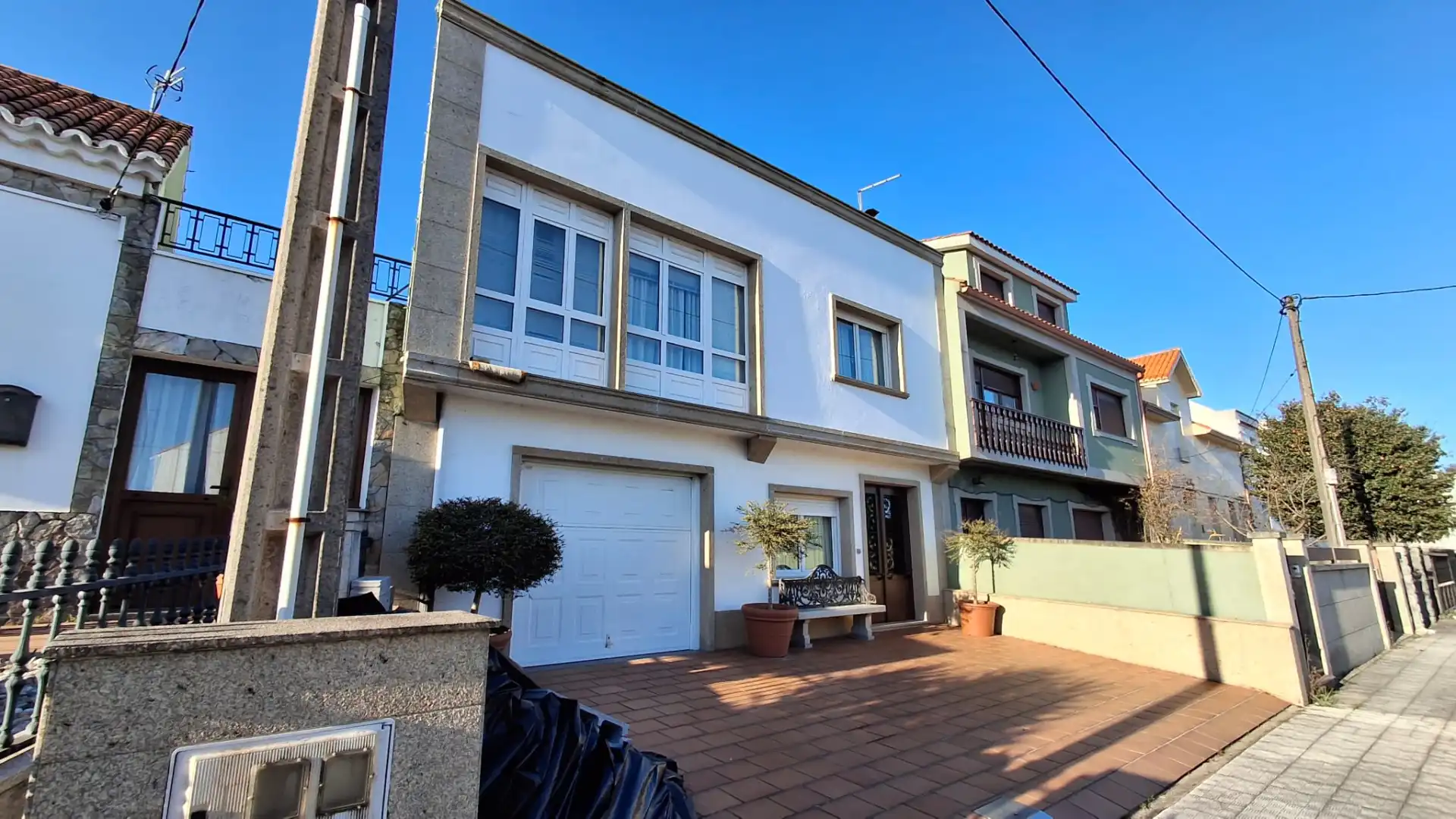 Vista exterior de Casa o chalet en venta en A Pobra do Caramiñal con Aire acondicionado, Calefacción y Jardín privado
