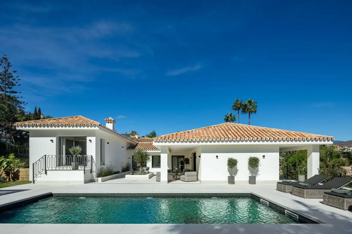 Chalet con piscina en venta en Nueva Andalucía